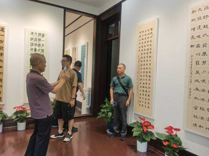 玛瑙奇观→色彩斑斓的玉髓变种|缠丝玛瑙双锥形扁珠