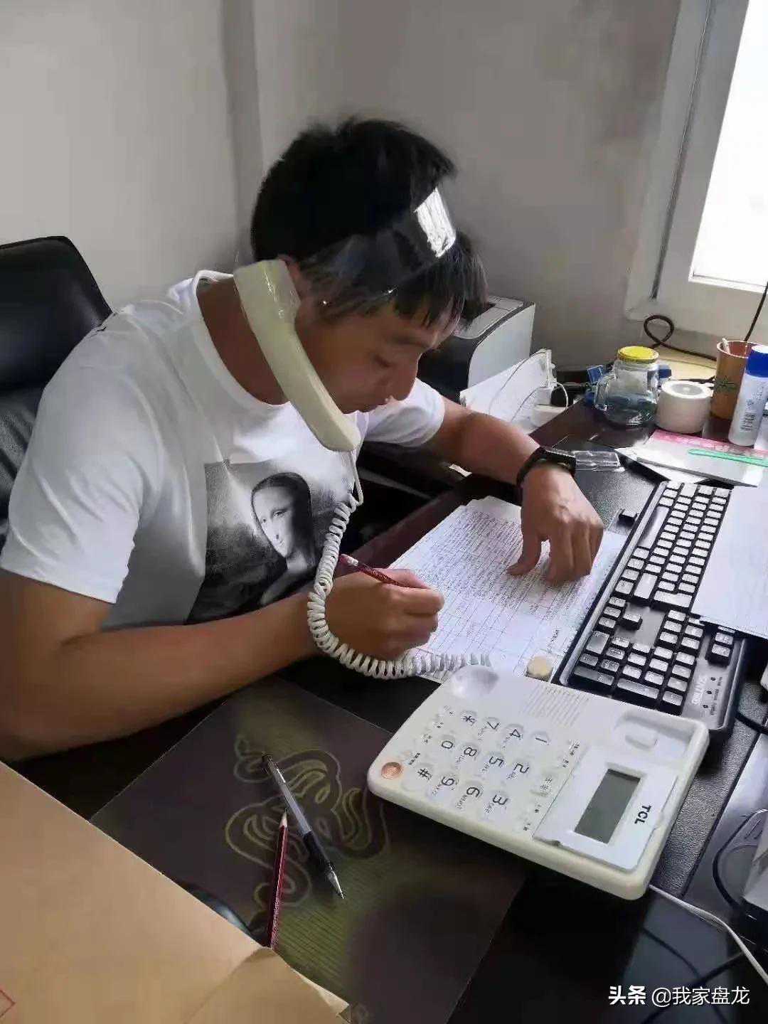 凭借一根胶带一夜爆红的社区工作人员，究竟做了什么？