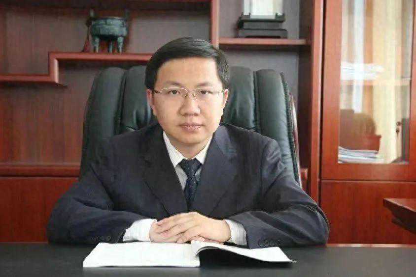 两名清华毕业的“80后”，同步添新职