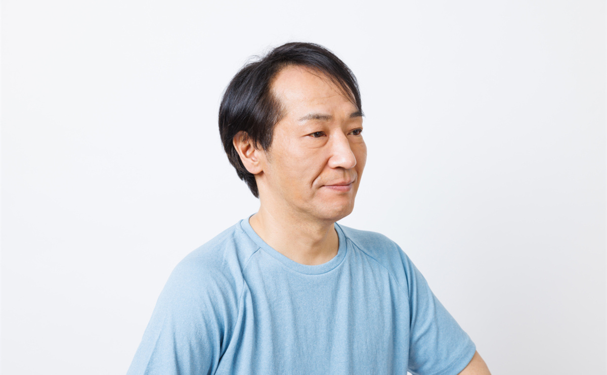 全款给儿子买的大四房，如今住满了儿媳妇的娘家人，还想房本加名