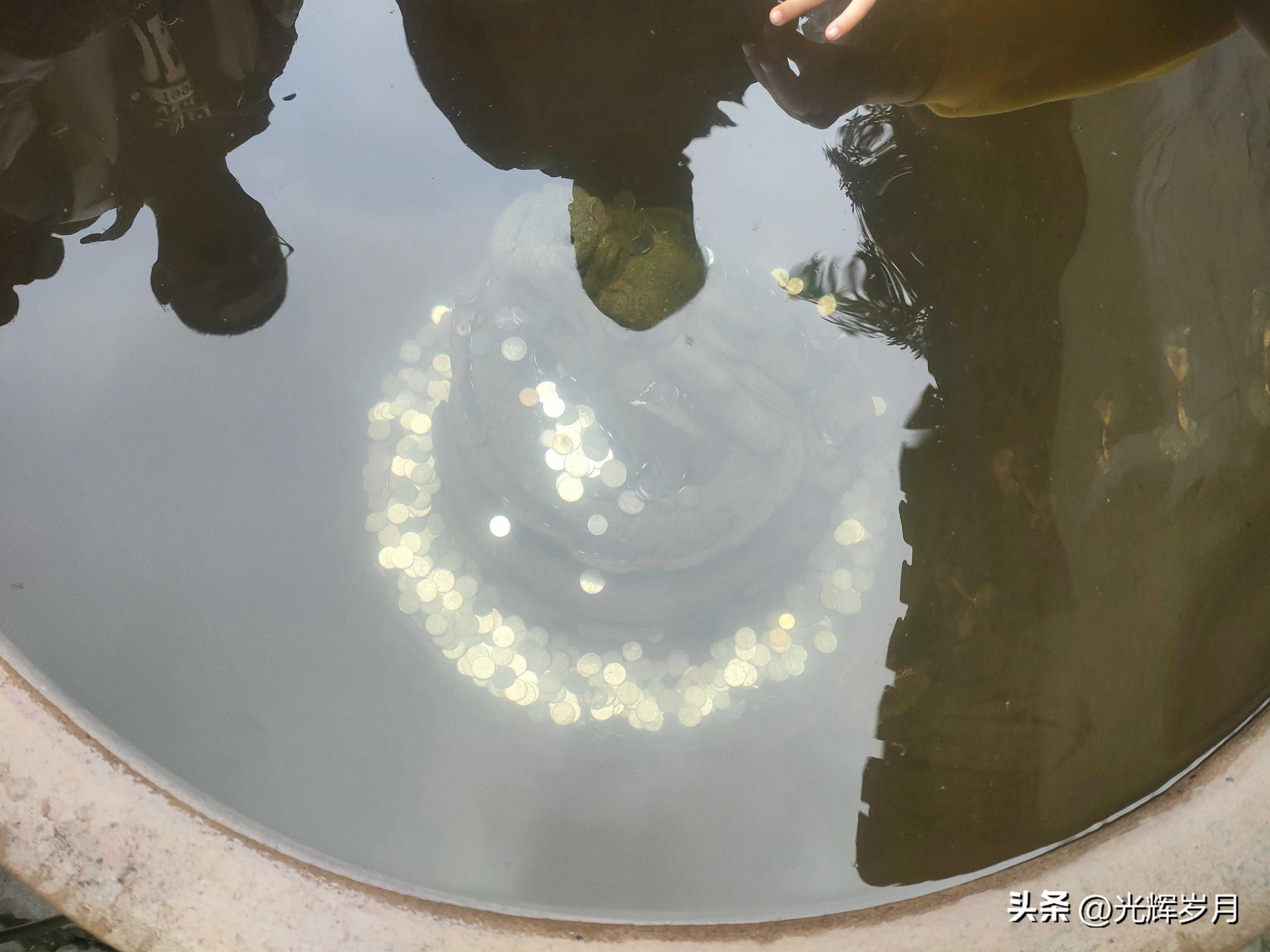 跟随董宇辉，打卡武当山，从早上九点爬到四点，差点死在武当山上