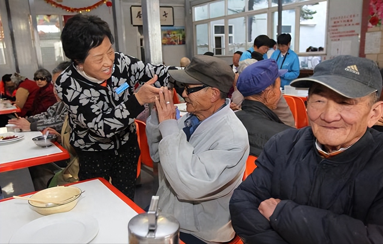 婆婆为了给小儿子开店，既然报警抓大儿媳，最终把小儿子送了进去