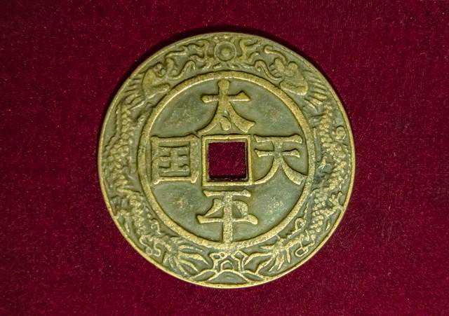 咸丰面对太平天国起义，除了不停换将，挖祖坟，没有更好的办法