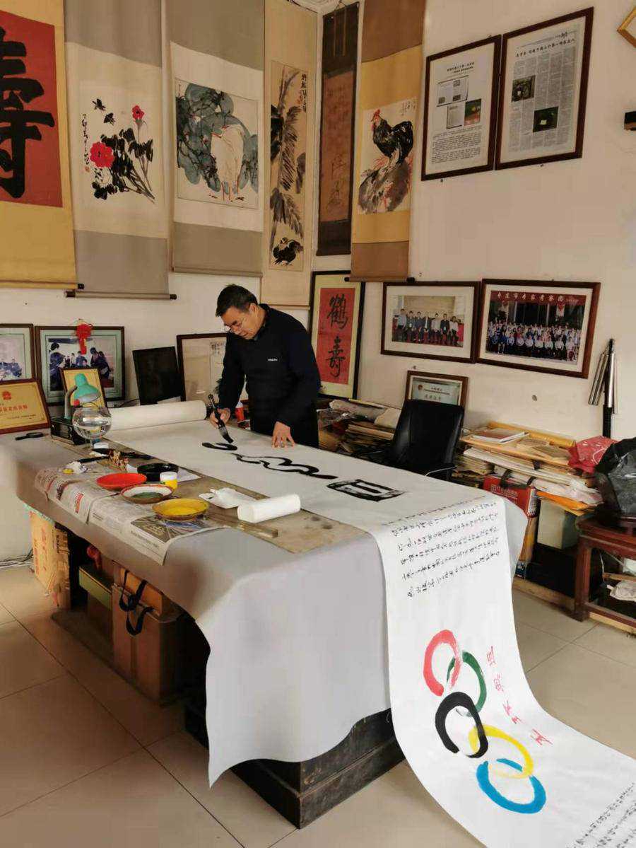 枣庄学者展现百米东巴文长卷，迎接北京冬奥会