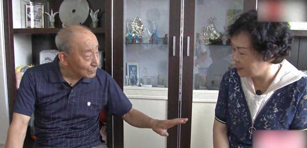 77岁大爷相亲，想和大妈过夫妻生活，大妈一见钟情，俩人喝交杯